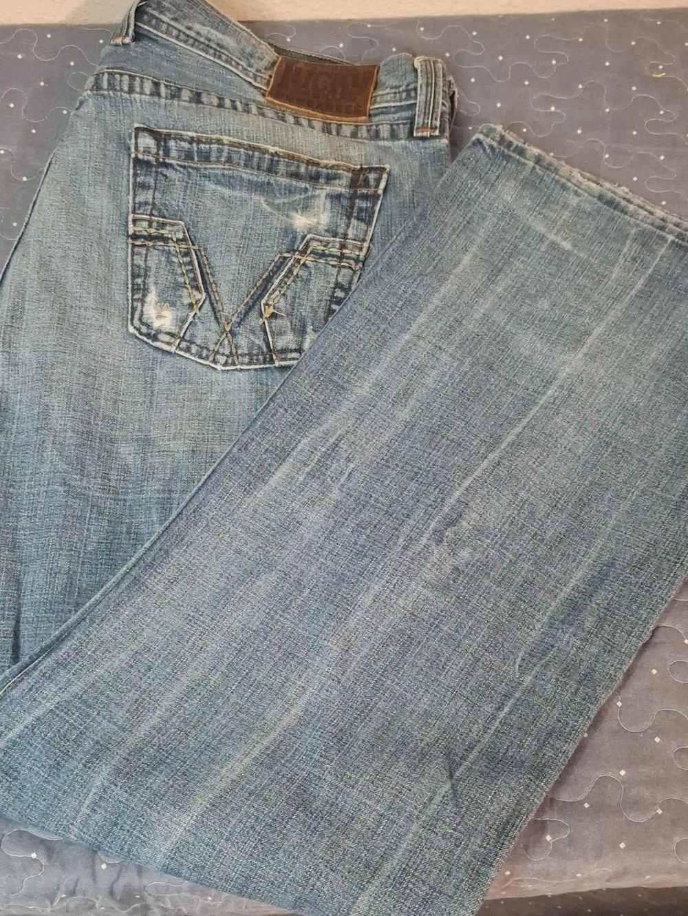 Lucky Brand Men's Blue Distressed Denim Jeans size 38